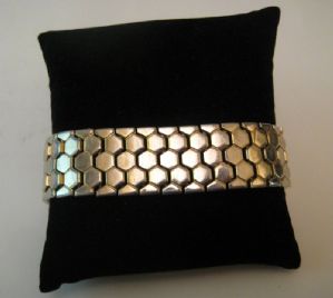 Pulsera de bisutería americana firmada por Trifari